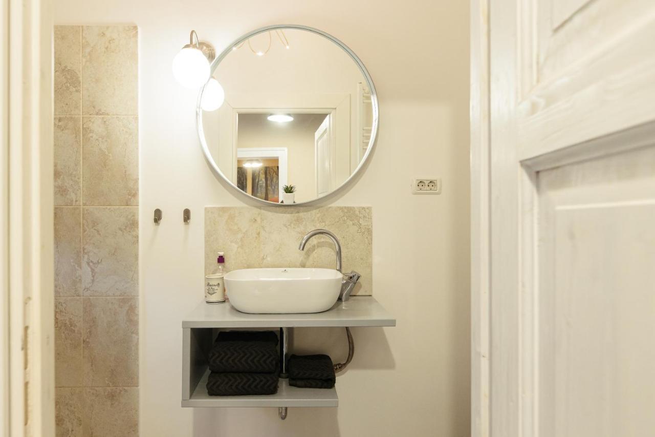 Chic Apartment In Historical City Center Timişoara Exterior foto