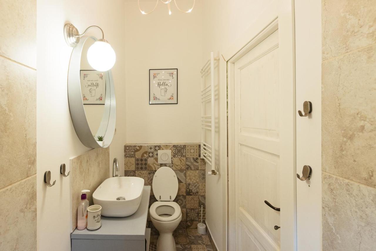 Chic Apartment In Historical City Center Timişoara Exterior foto